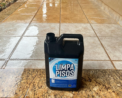 1 Galão Limpa Pisos Revita